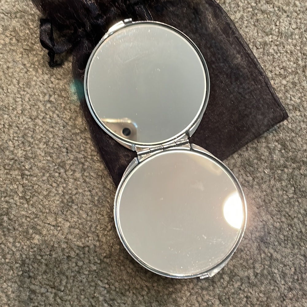 Spring street compact mirror - Picture 3 of 6